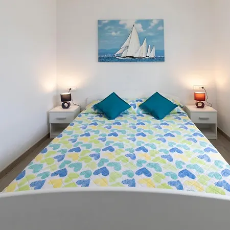 Little Hill * 포스티라