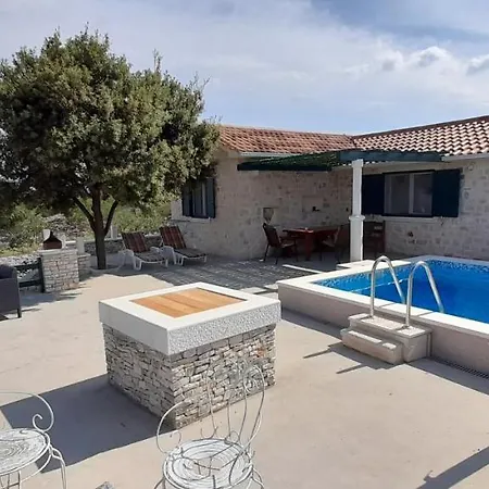 Little Hill Villa