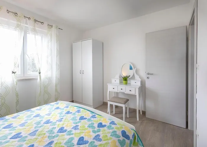 Little Hill Villa *